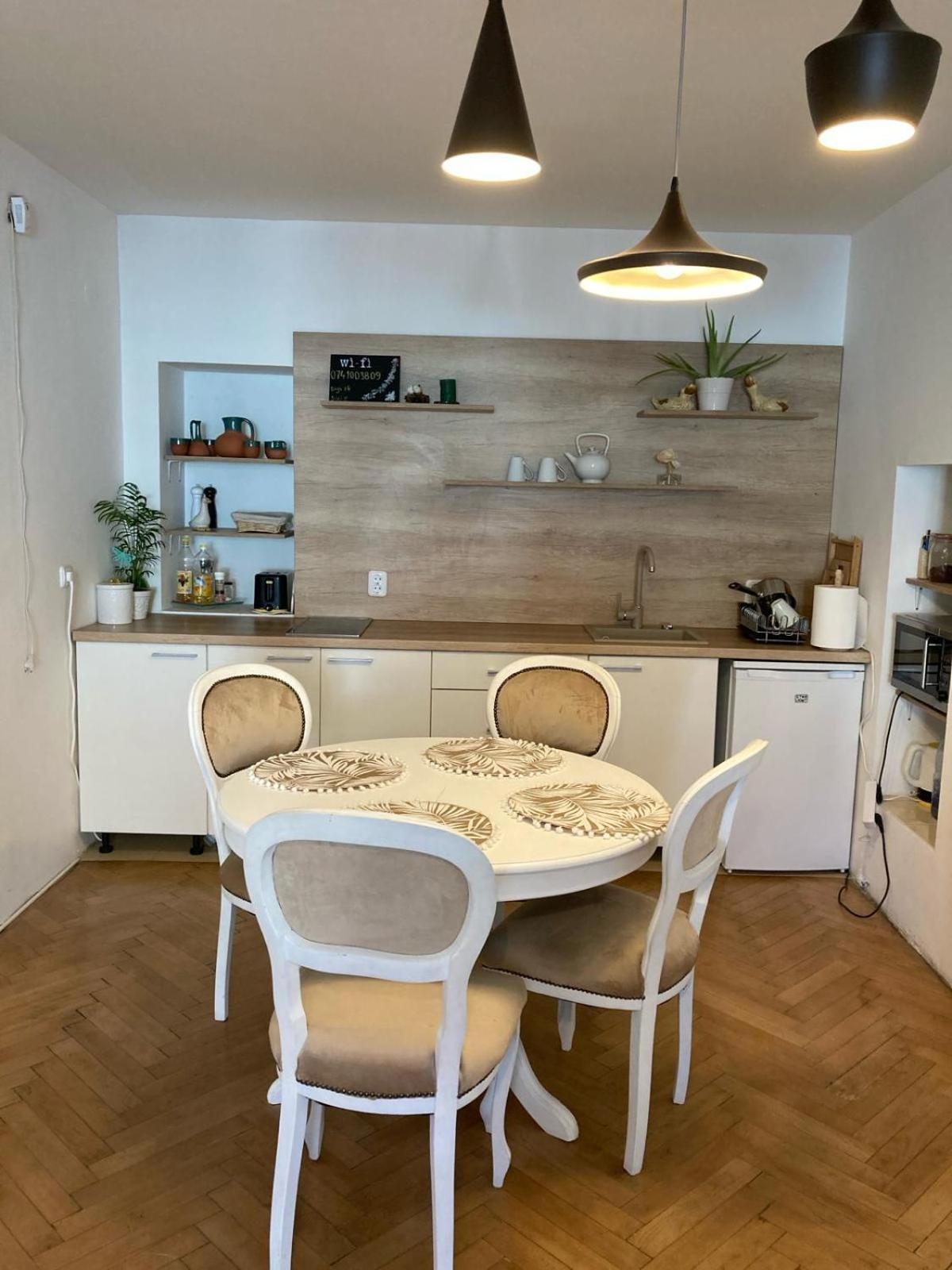 Valentina'S Apartment In City Center Brasov Ngoại thất bức ảnh