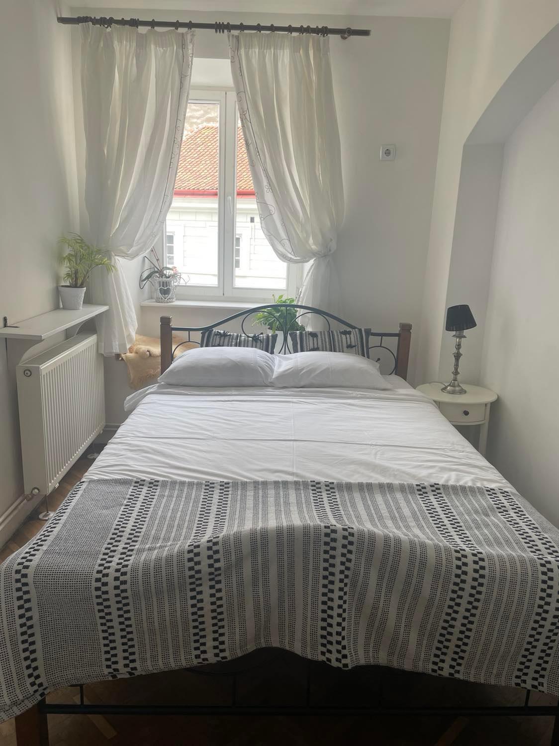 Valentina'S Apartment In City Center Brasov Ngoại thất bức ảnh