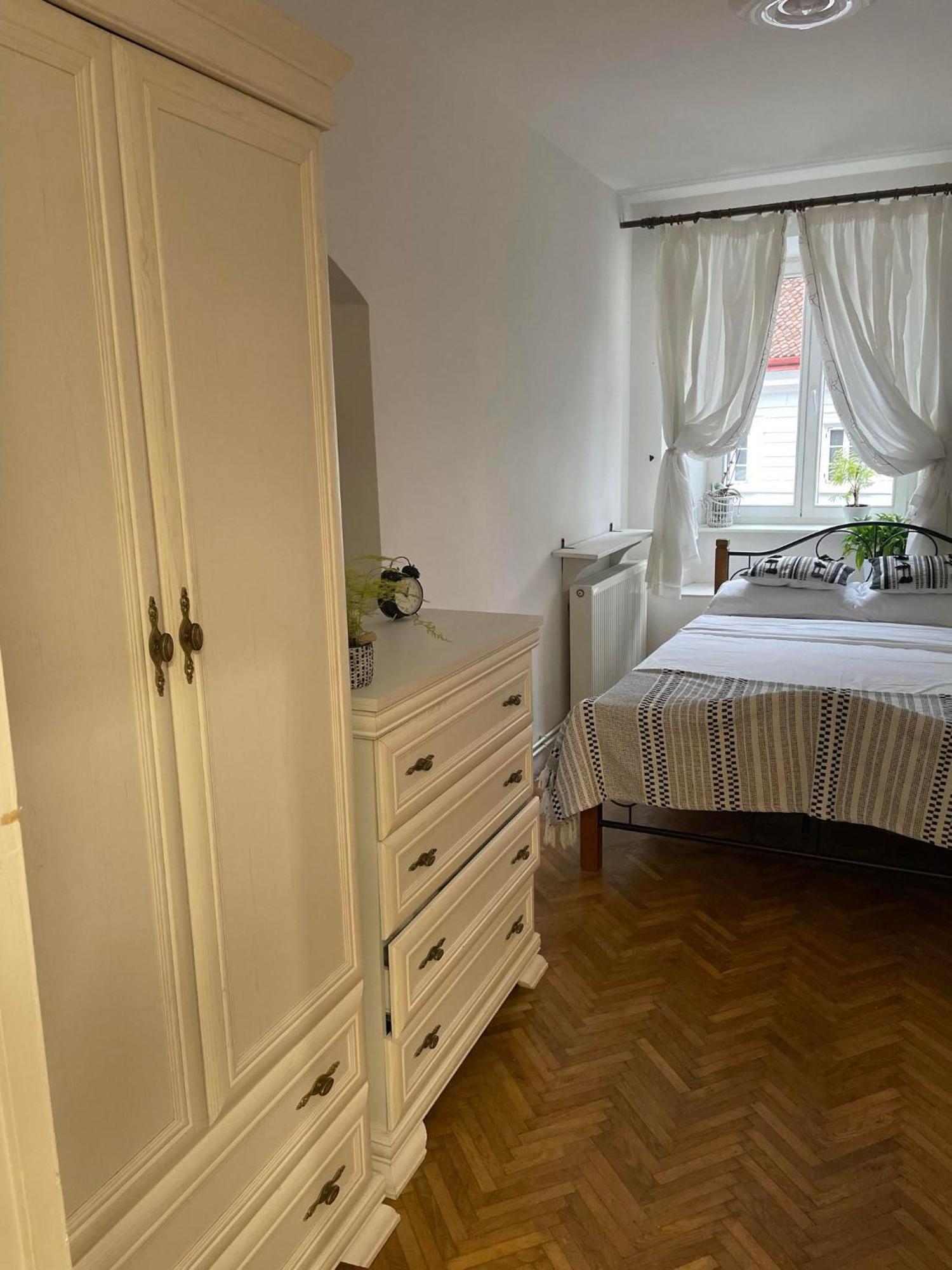 Valentina'S Apartment In City Center Brasov Ngoại thất bức ảnh