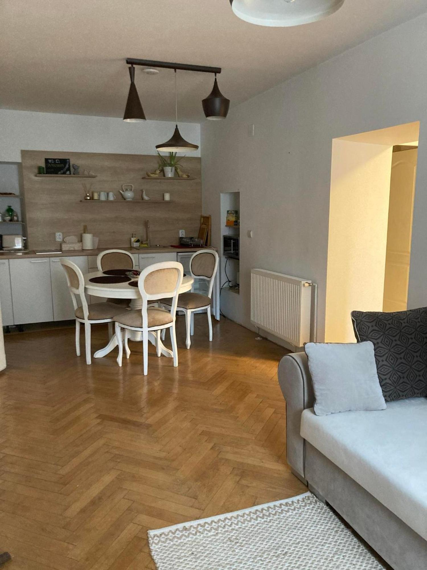 Valentina'S Apartment In City Center Brasov Ngoại thất bức ảnh