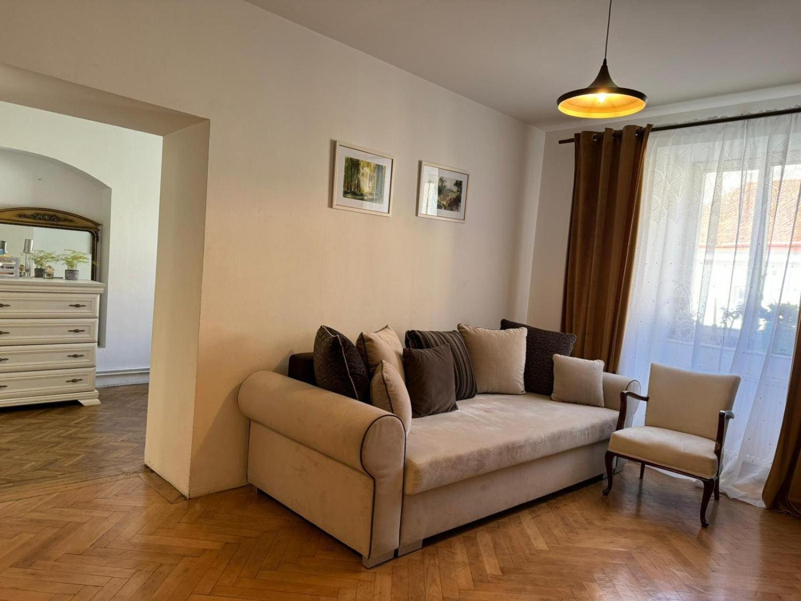 Valentina'S Apartment In City Center Brasov Ngoại thất bức ảnh