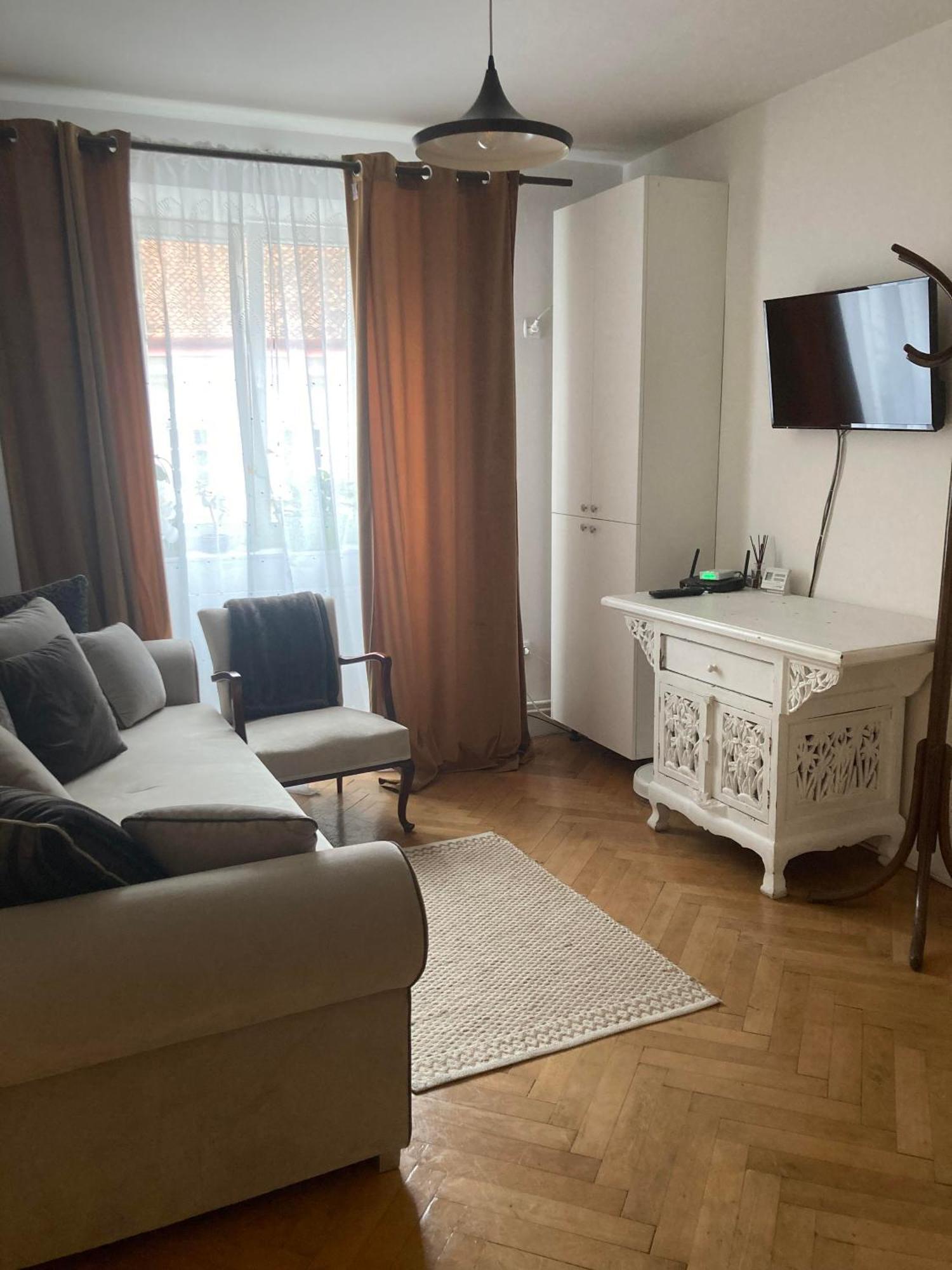 Valentina'S Apartment In City Center Brasov Ngoại thất bức ảnh